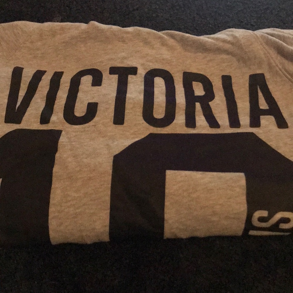 VS sweat shirt. Good condition